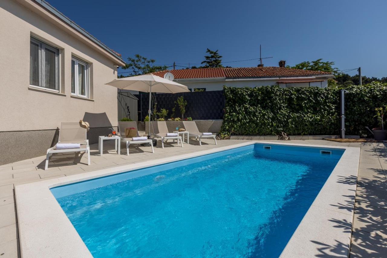 Villa Katess With Heated Pool Split Eksteriør billede