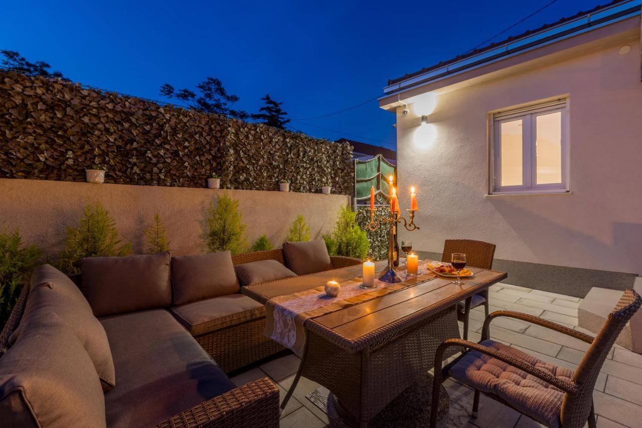 Villa Katess With Heated Pool Split Eksteriør billede
