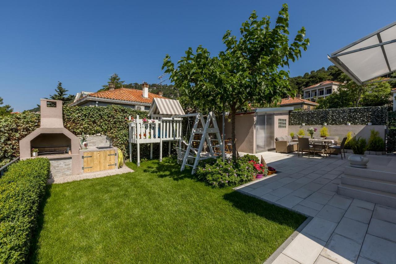 Villa Katess With Heated Pool Split Eksteriør billede