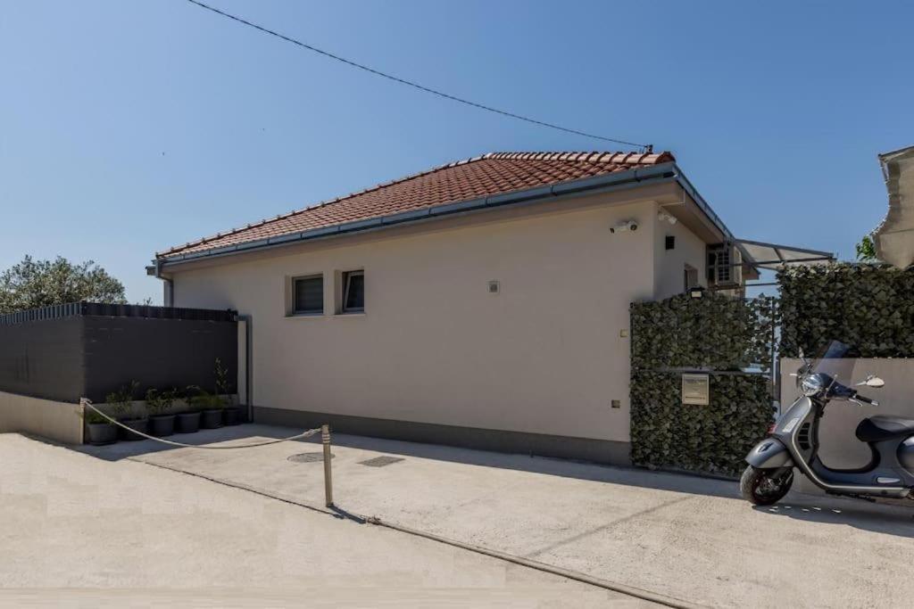 Villa Katess With Heated Pool Split Eksteriør billede